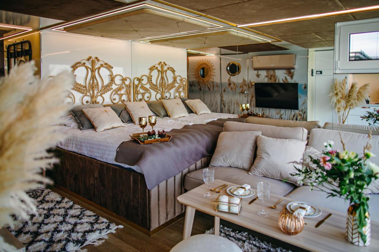 Отель Myhouseboat 2 Мербише-ам-Зее Экстерьер фото